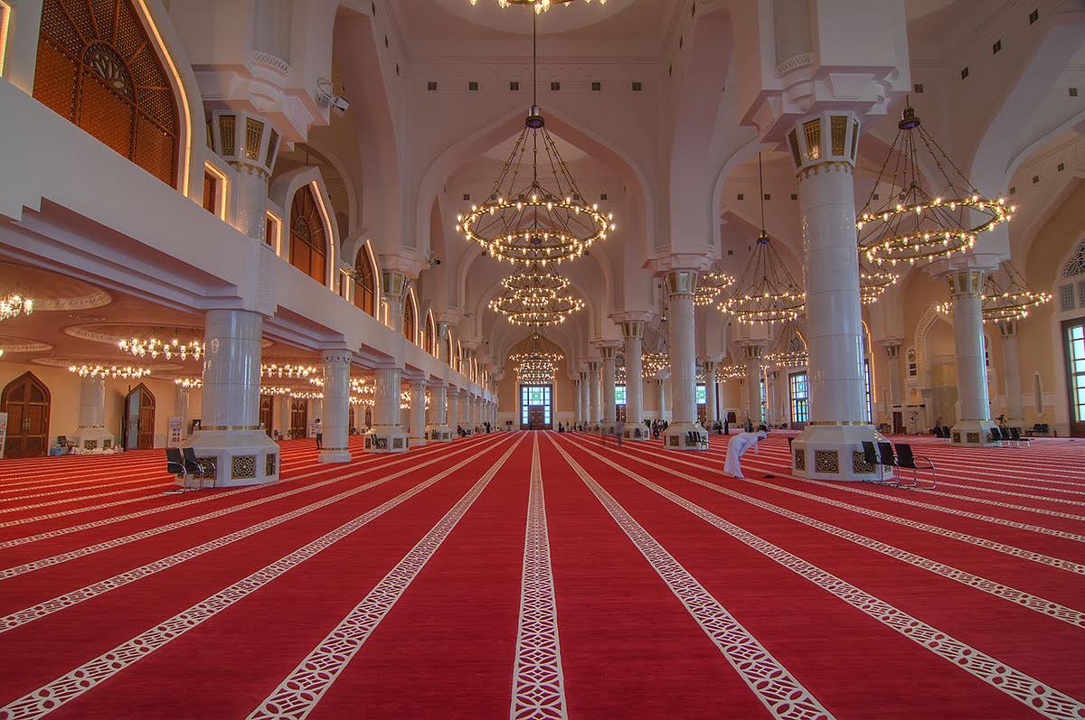 emaratnowcom's tweet photo. 🕌 خطبة الجمعة: بُيُوتُنَا حَيَاةٌ

📌 تعدد الزوجات وسيلة شرعية لتوسيع الأسرة
⚖️ بشرط العدل والقدرة على الرعاية

👶 دعوة للإنجاب وتعزيز استقرار الأسرة
💍 وتحذير من المغالاة في تكاليف الزواج

🏡 الرفق والتفاهم أساس الحياة الأسرية

#الإمارات #خطبة_الجمعة #الأسرة #الزواج https://t.co/nLmr7mNxGr