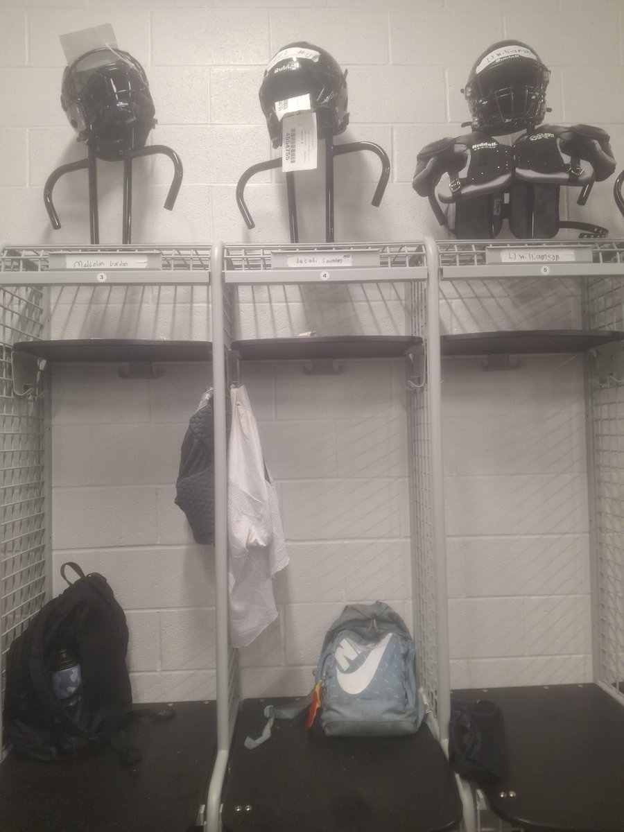 JacobiSaunders's tweet photo. Its been a great off season in the weightroom, but spring balls here. May 4th lets run it! First day of spring ball!
@HaydenGregory50 @CoachTRountree @gobigrecruiting @youareathlete @CoachTello_NCSA https://t.co/g5nDs0XPzM