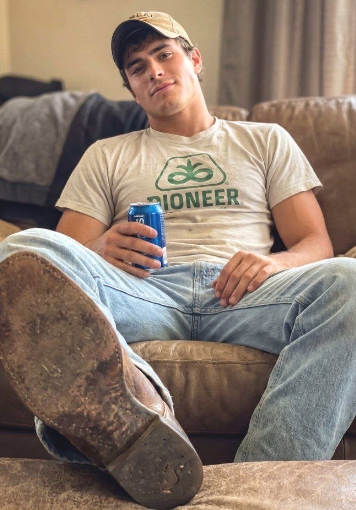 Bryce was an arrogant straight A student. Including his new stepdad. When Bryce got back from college to meet his new stepfather, a hypnotherapist. Hypnosis? Bryce thought that was BS. Until he had a session. Now he's Buck, a dumb redneck who is quitting college to work on a farm