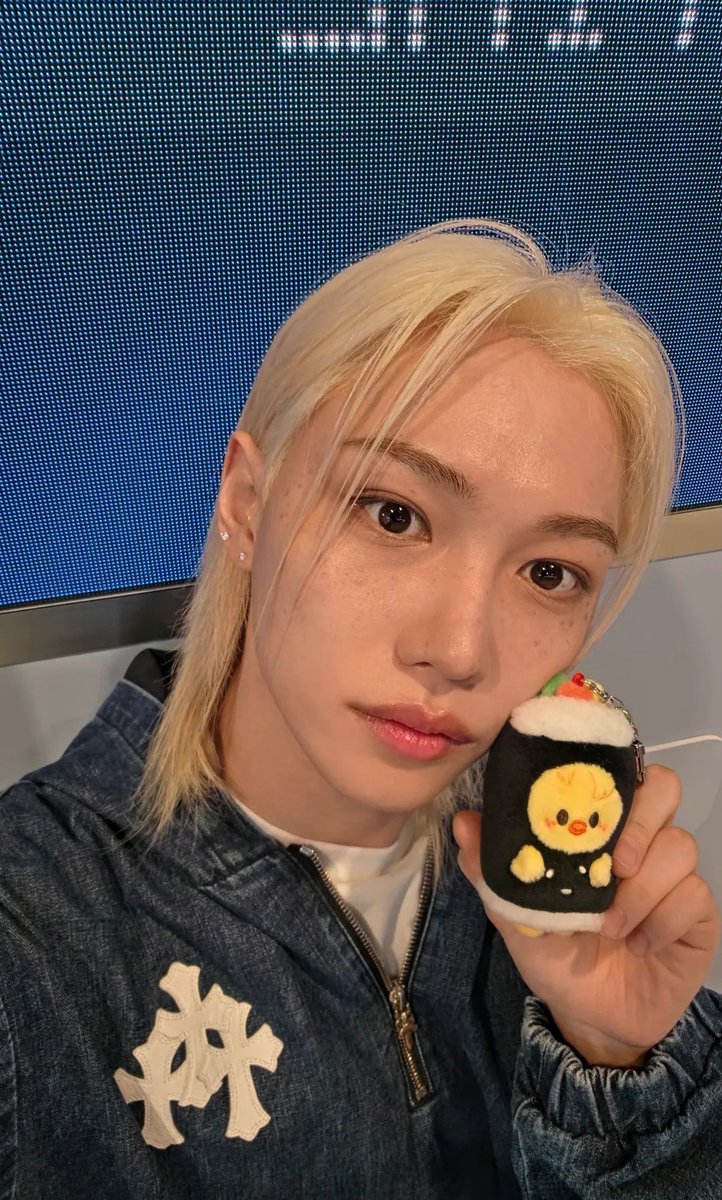 FLXCRAVE's tweet photo. #FELIX's Instagram update 📸 https://t.co/ih7tZxKVY5