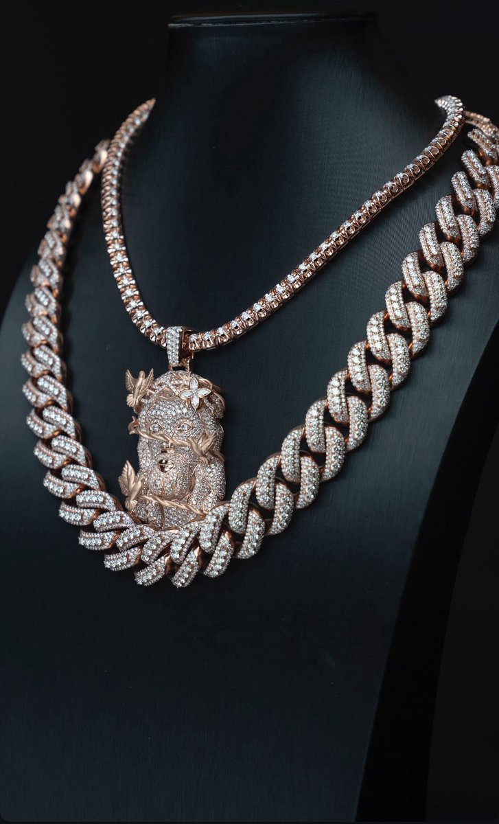 luxurious1896's tweet image. 1 of 1.💎
Set to perfection.
🇬🇭First in the world.Custom Diamond jewelry ,Step into the Luxury world of refined elegance and unparalleled luxury. Book an appointment with a member of our dedicated sales team. #customized #jewellery #jewelry #diamond #ghanatrends