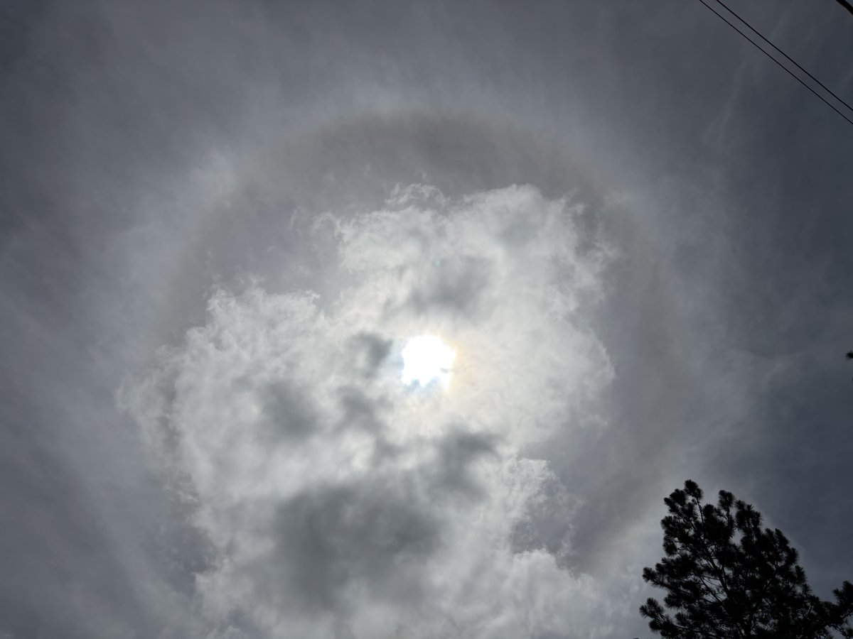 PrattsN's tweet photo. @DeborahTiempo @adamonzon @SLopezTiempo @manuelcrespotv @carlosomartv    @Carlostoletv y amig@s: ¡Bd! Halo solar desde mi pedacito de cielo en Aibonito, 🇵🇷. https://t.co/J3BfKmODa6