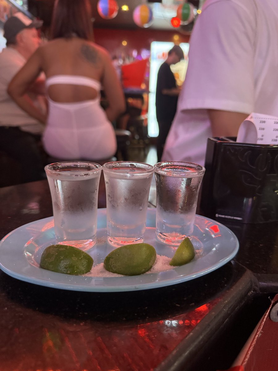 CandymanBKK's tweet image. The weekend is here, why not celebrate.

Nana is alive and well 
The first bar to your left as you walk in is the one and only @LollipopBangkok 

Great times are made here.

Super Hot Ladies
Ultra Cold Beer 
Pulsating music.
Friendly Service.

#Shameless

Yeah I know 😂😂😂🙏😎