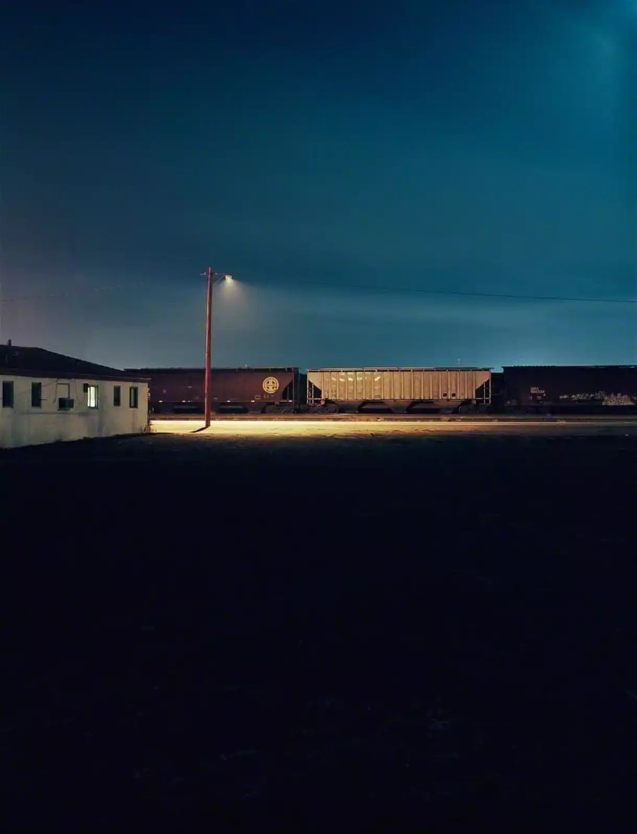 LKpaddy's tweet photo. Untitled #3511, 2004 • Todd Hido • https://t.co/HG6vnlHEHR