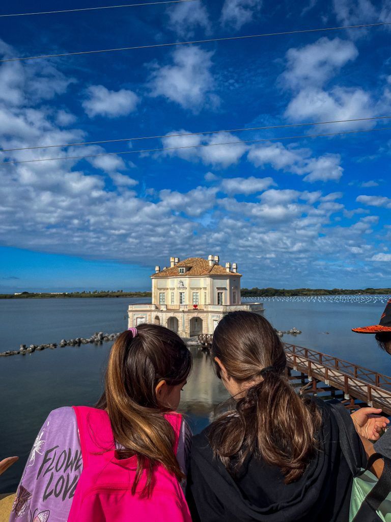 Campanica's tweet image. DODECAGONAL ARCHITECTURE GEM ON THE LAKE The Royal Bourbon Casino of Fusaro, better known as Casina Vanvitelliana, is a late Baroque architecture located on a small island in Lake Fusaro. campanica.blogspot.com/2026/05/dodeca…
----
#Bacoli #architecture #residence