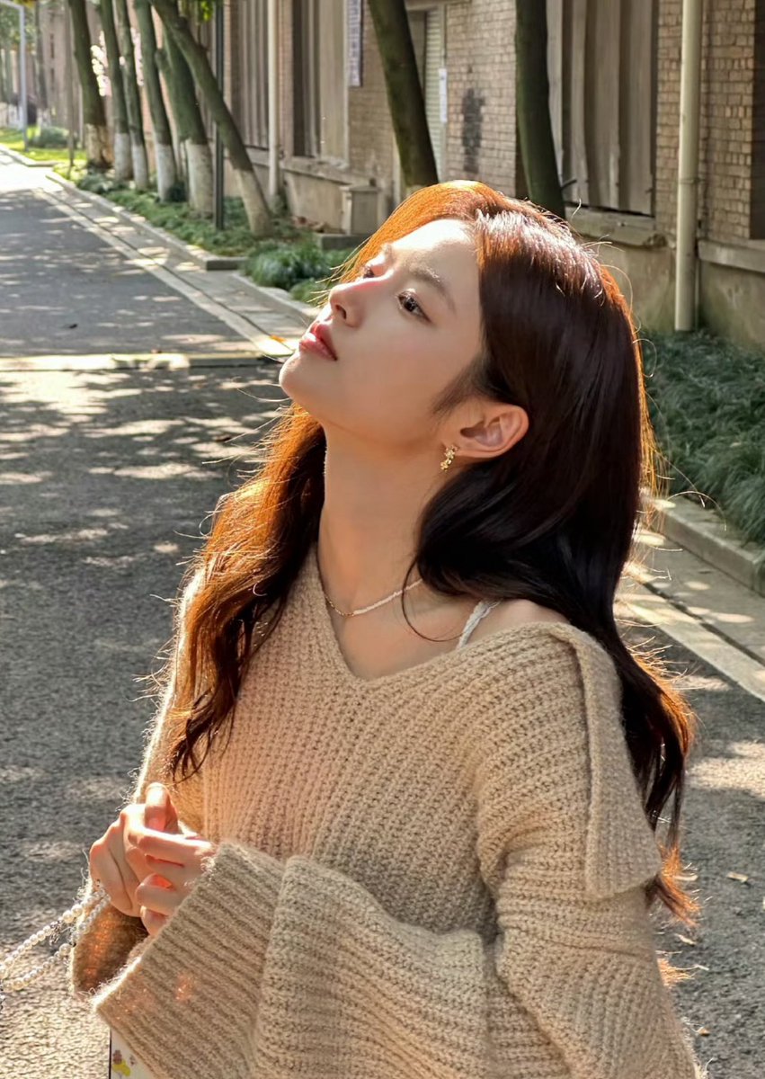 메이 tweet media