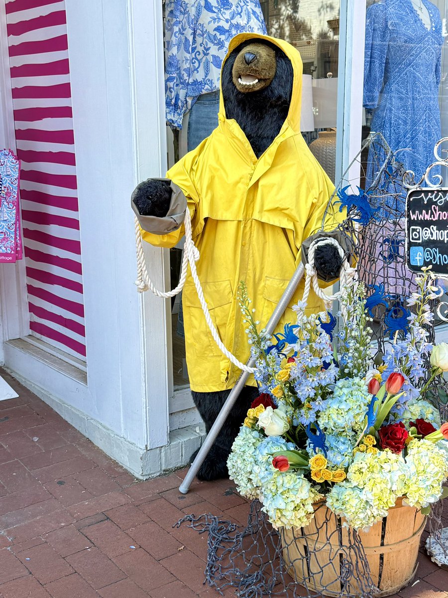 NavyAthletics's tweet image. May Day in Naptown 🤩💐

#GoNavy