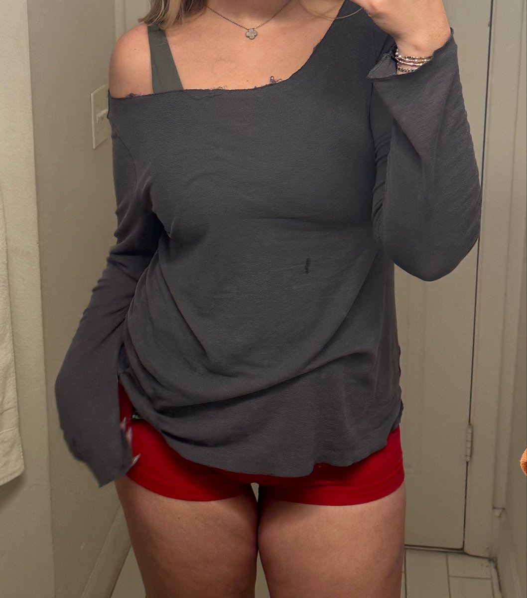 lostinlabryn's tweet image. same shirt, 3 months later, -45lbs. #edtwt #weightloss #ana