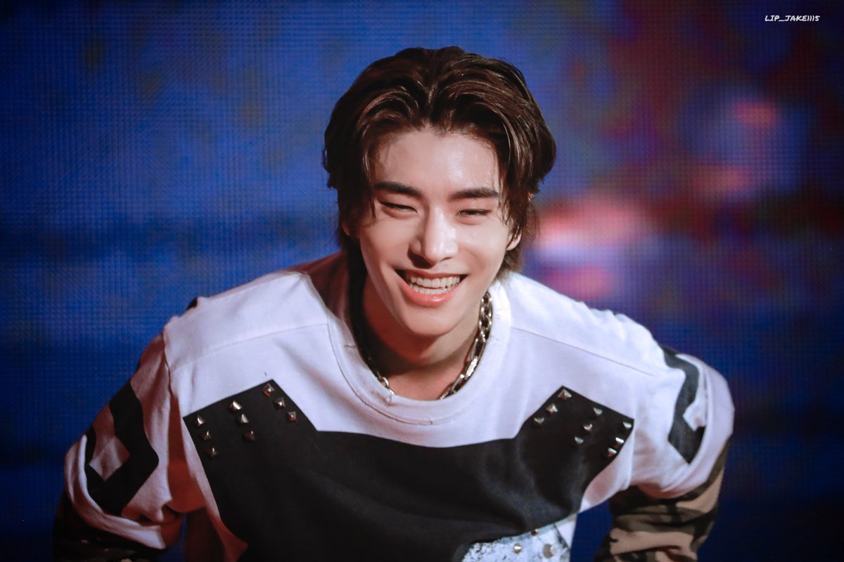 15ARCHIVEz's tweet photo. always be happy 🫳🏻🫳🏻🫳🏻

#제이크 #JAKE https://t.co/PCQyEevOJ9