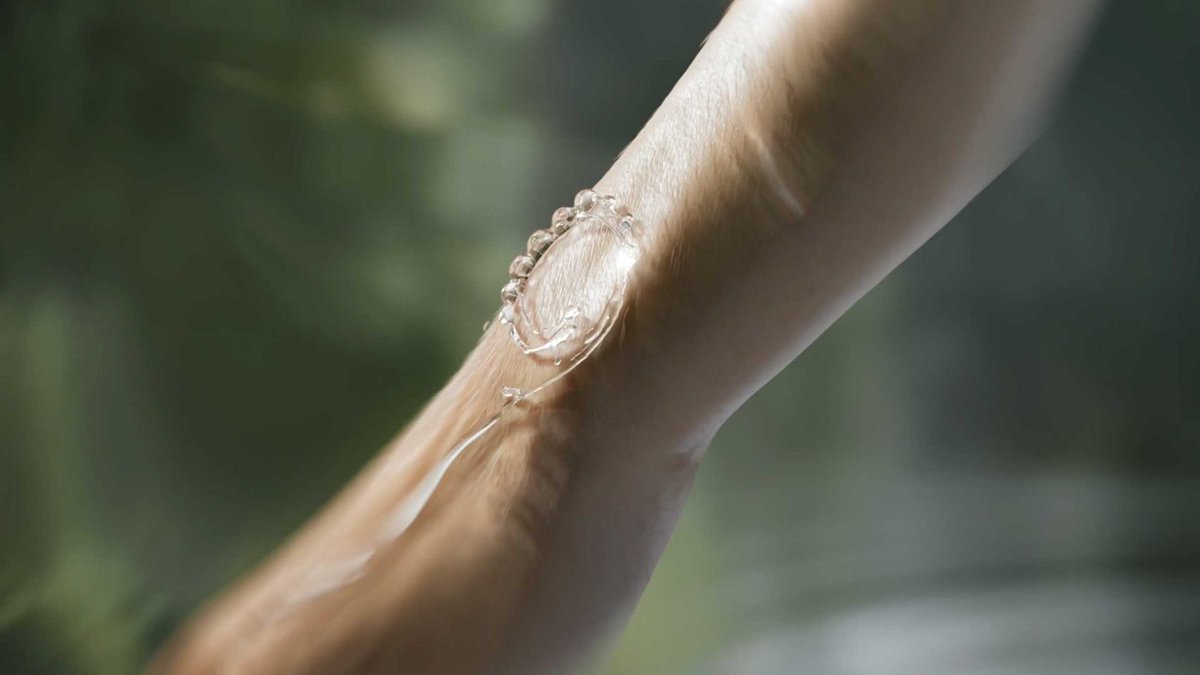 stash_magazine's tweet image. La truc blends fashion-forward live action and motion design to unveil @Roger_Dubuis's Lady of the Lake #timepiece with a #brandfilm driven by light and water

Watch the film: stashmedia.tv/le-truc-unveil…

#3d #cg #motiondesign #vfx