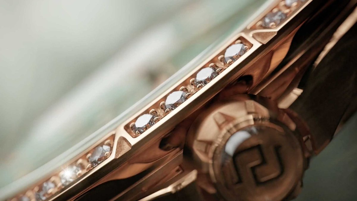 stash_magazine's tweet image. La truc blends fashion-forward live action and motion design to unveil @Roger_Dubuis's Lady of the Lake #timepiece with a #brandfilm driven by light and water

Watch the film: stashmedia.tv/le-truc-unveil…

#3d #cg #motiondesign #vfx