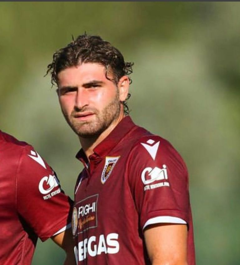 Retrocessi con questa merda umana in campo. GODO.