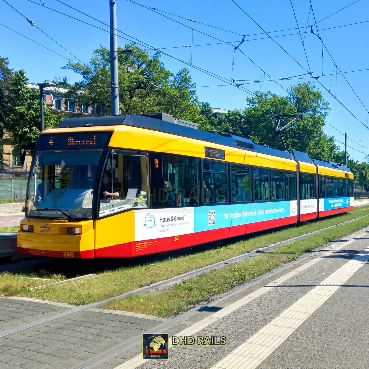 dhdrailseu's tweet photo. Trams in Karlsruhe

#trams https://t.co/X75NfZYVhG