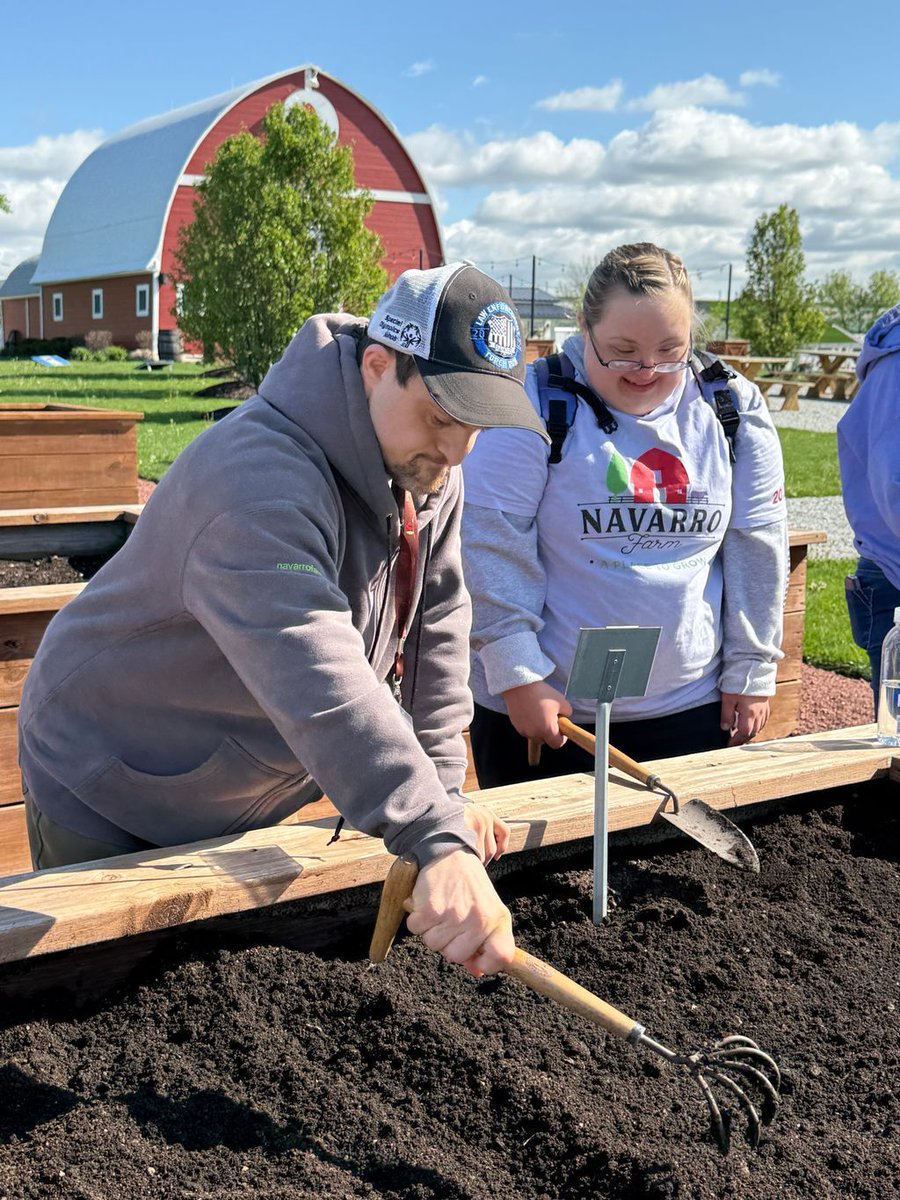 NavarroFarm's tweet photo. Another great week in the Farmer Program. Our Farmers continued preparing the beds that will soon grow fresh, healthy food. We celebrated their hard work with homemade tacos and cupcakes made by Kathryn for her birthday!! 🎉🌮🧁 https://t.co/Tpk6KC9DG6