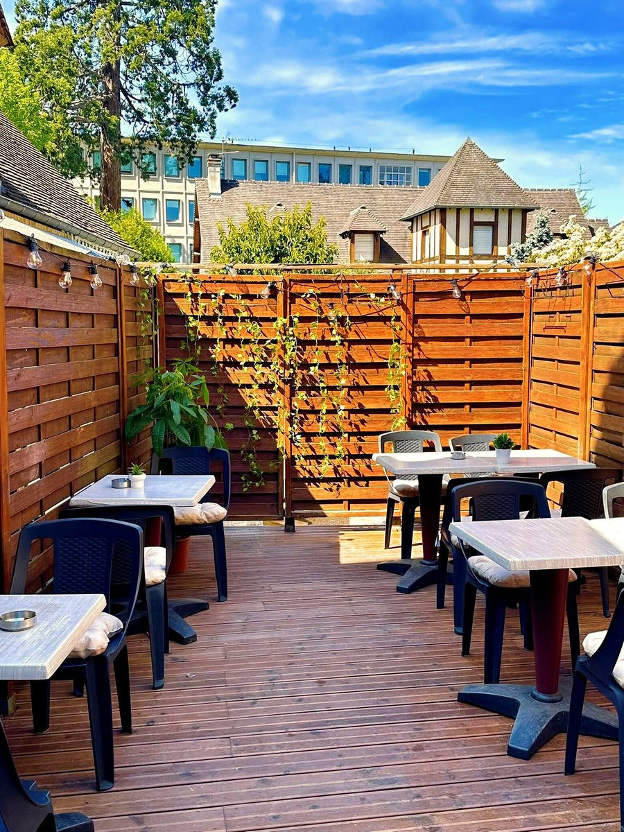 media_normandie's tweet image. #Evreuxnormandie - Le Coup de Coeur de Willy #Colors dans le centre-ville d'#Évreux 🌈 : Nouveau décor. Nouvelle ambiance. Nouvelle expérience au Café Bar Tabac Les Tribunaux au 29 rue Josephine à Évreux. 

🌀 #Eure #EvreuxAutrement #Evreux #Cafe #Bar #tabac #Terrasse #Cosy  🌀