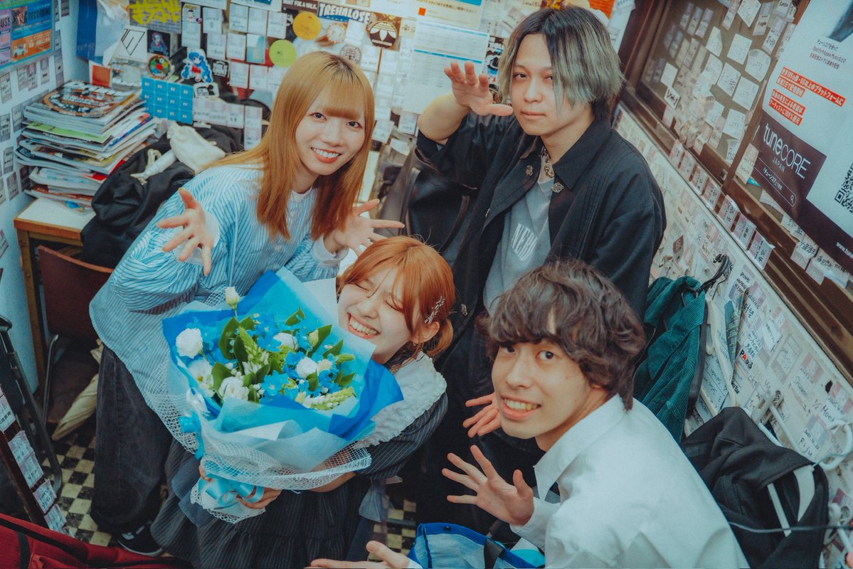 さわりさ tweet media