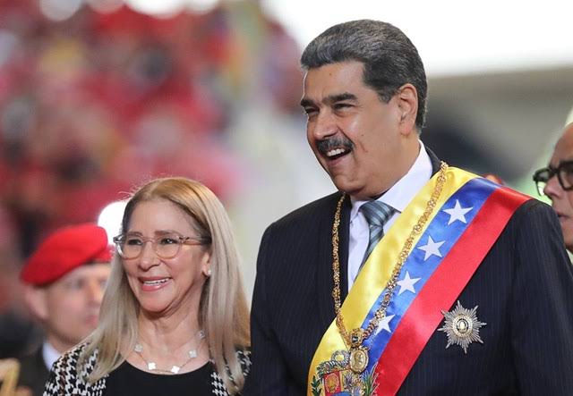 🚨🇻🇪🇺🇲 ATENCIÓN: La grandeza de un gobierno no se mide por a quién puede secuestrar, sino por reconocer cuándo cometió un error.

EE. UU. secuestró al Presidente de Venezuela, Nicolás Maduro, COMETIERON EL PEOR ERROR. 
Liberarlo es el único acto de grandeza que les queda.