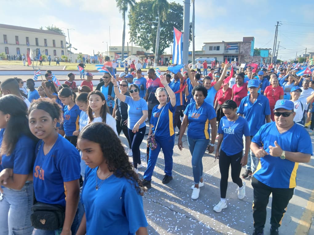 Magdeyvis11's tweet photo. Muchas felicidades a todos los trabajadores desde #SanctiSpíritusEnMarcha #EIDE @AlexisLorente74 @LaidaliS58962 https://t.co/rTn7Wz3IhH