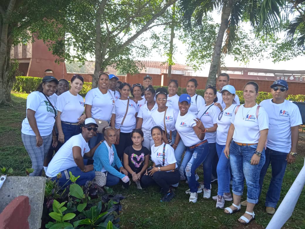 EducaMaya's tweet photo. Trabajadores de la Dirección Provincial de Educación #Mayabeque  dando el SÍ por nuestra Revolución. La Patria se defiende. 
#EducaciónMayabeque https://t.co/8EbwKKofNb