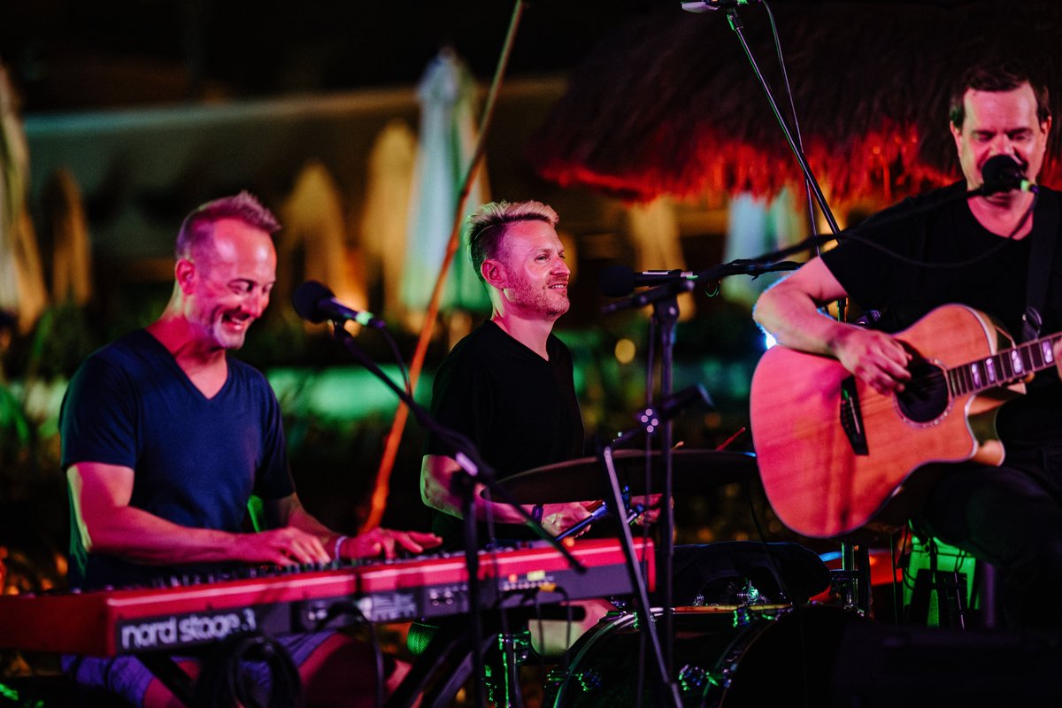 DeepDiveUM's tweet photo. Nothing beats waking up refreshed and recharged after a late night singalong on the beach. Ready for day two? 🌊🌴

(📸: Abby Fox Photography) https://t.co/1aoIkioHJO