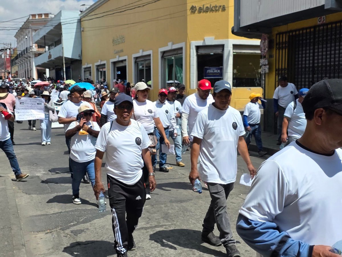 regionmasgt's tweet image. #MásNoticias |  trabajadores, organizaciones sindicales y colectivos sociales recorren las calles de Quetzaltenango y se concentran en el Parque Central de Quetzaltenango, en una jornada que visibiliza sus demandas y reafirma la lucha por mejores condiciones laborales.