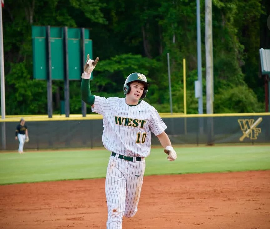 jwarthur_4's tweet photo. 💣4 and 5 last night *unfortunately no video* #PalmettoPower @PrepBaseball_SC @DiamondElit3 @BenConnor9 @BlendrofGr8ness @traeallison888 @FEveritte16 @TheCanesBB @Brendougherty @WestAthletics18 https://t.co/BhJ3veNHMy
