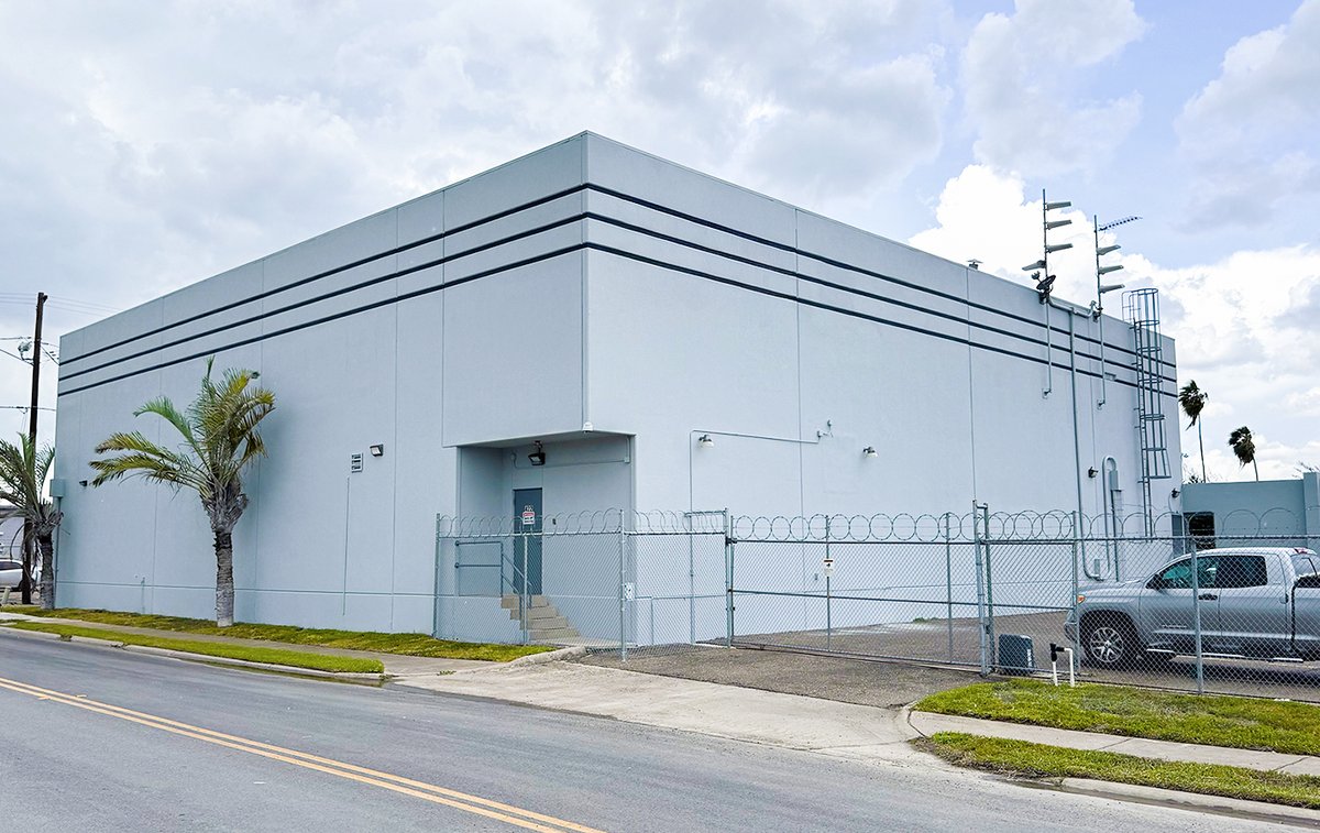 mdcdatacenters's tweet image. Network gravity in action. 100% of Mexico networks in McAllen are now at MDC. One location. Zero fragmentation.

When everyone’s under the same roof, cross-border connectivity gets simpler.

▶️ bit.ly/4l9wvKr  

#McAllen #DataCenters