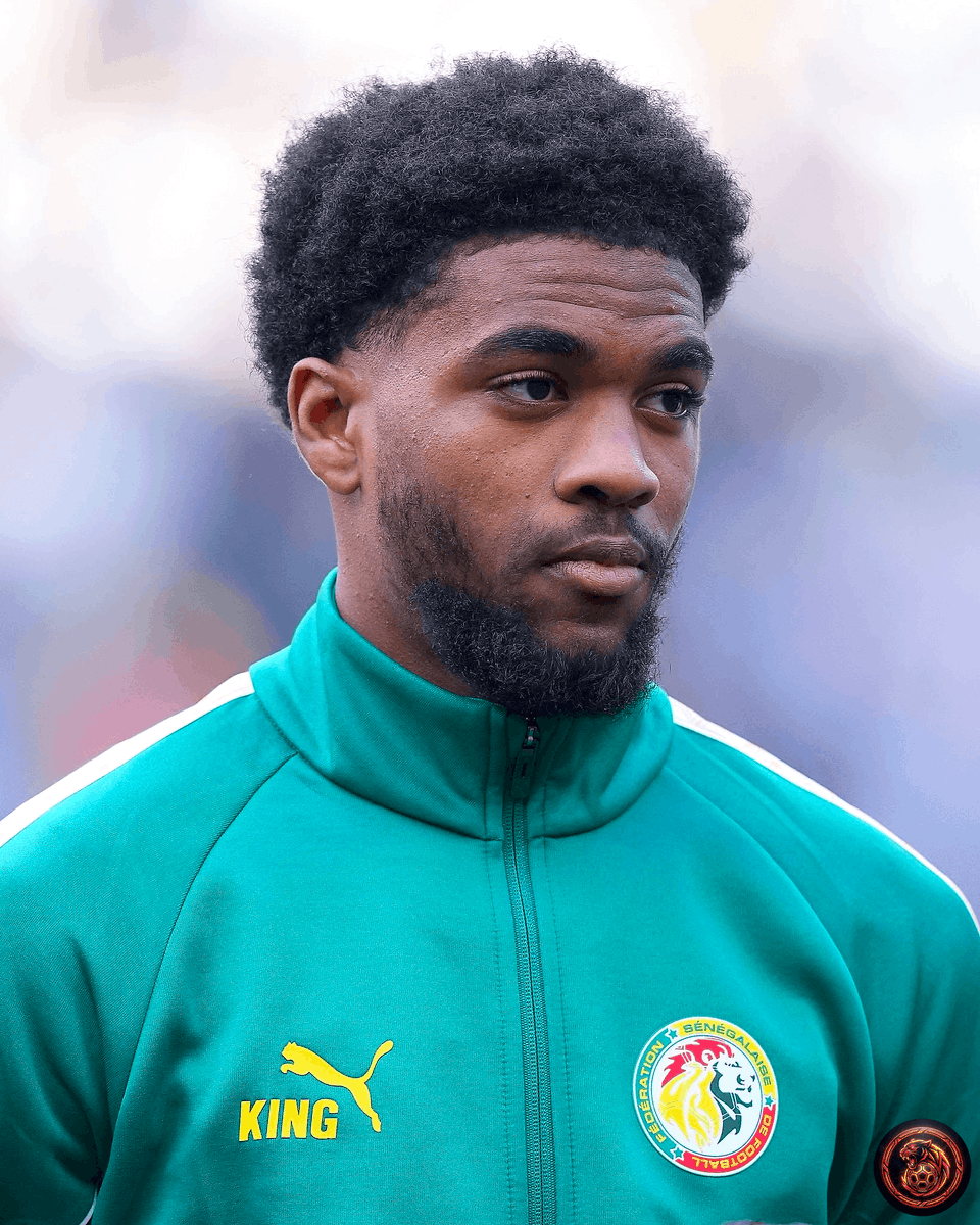FootballGoalFC's tweet image. 🚨 𝗕𝗥𝗘𝗔𝗞𝗜𝗡𝗚

Ibrahim Mbaye 🇸🇳 is considering a move to Aston Villa this summer! 💜🩵 

The Senegalese star is open to leaving PSG due to limited playing time. 

What do you think - would this be a smart move for him? 🤔 

#AstonVilla #PSG #IbrahimMbaye #TransferNews