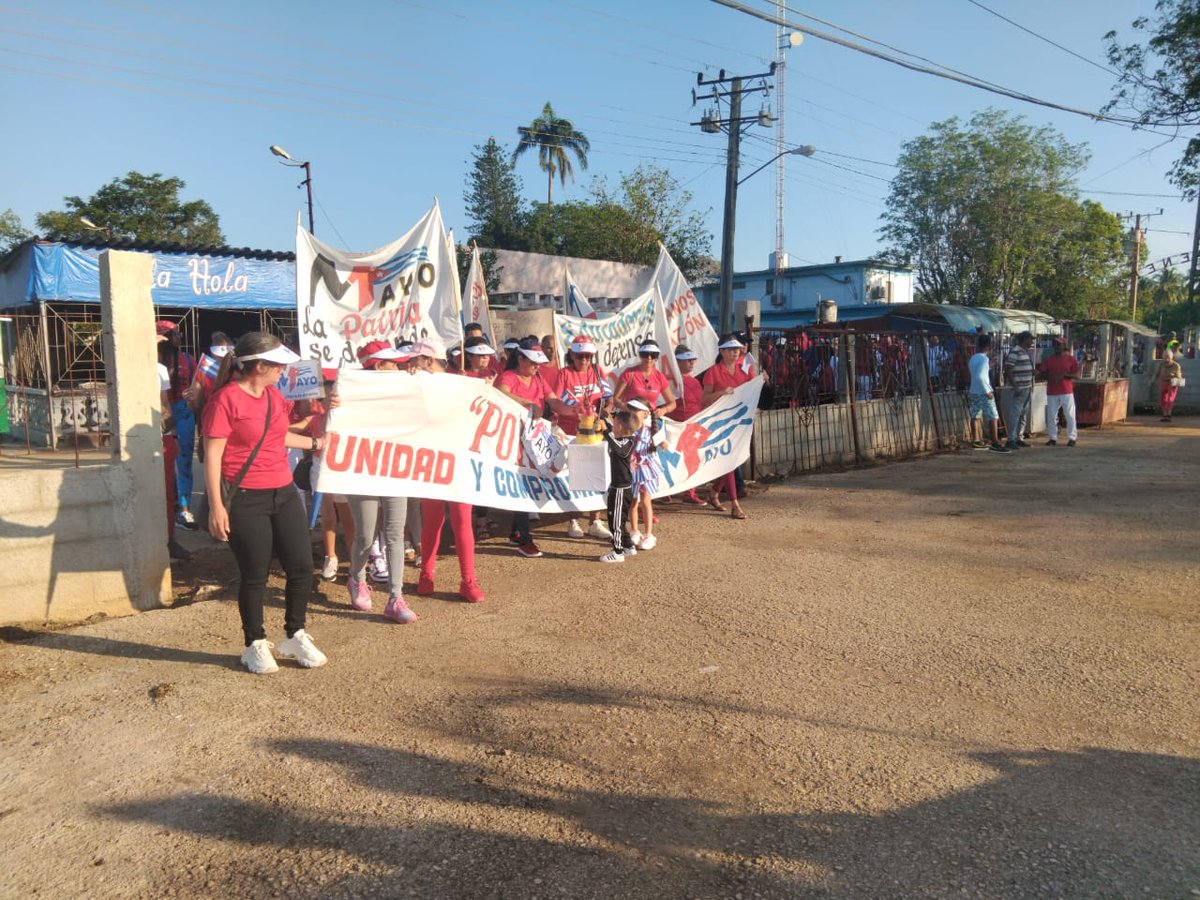 MirbelisCT's tweet photo. Ratificamos nuestro sistema social cubano. El pueblo celebra el día del proletariado. Felicidades a los trabajadores violeteños. #LatirAvileño  #CubaEstáFirme  #CubaEsRevolución @PartidoPCC @MtnezIc @MaraEle08350901 @neisa_morales https://t.co/ejYLdHkqBG