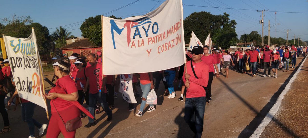MirbelisCT's tweet photo. Ratificamos nuestro sistema social cubano. El pueblo celebra el día del proletariado. Felicidades a los trabajadores violeteños. #LatirAvileño  #CubaEstáFirme  #CubaEsRevolución @PartidoPCC @MtnezIc @MaraEle08350901 @neisa_morales https://t.co/ejYLdHkqBG