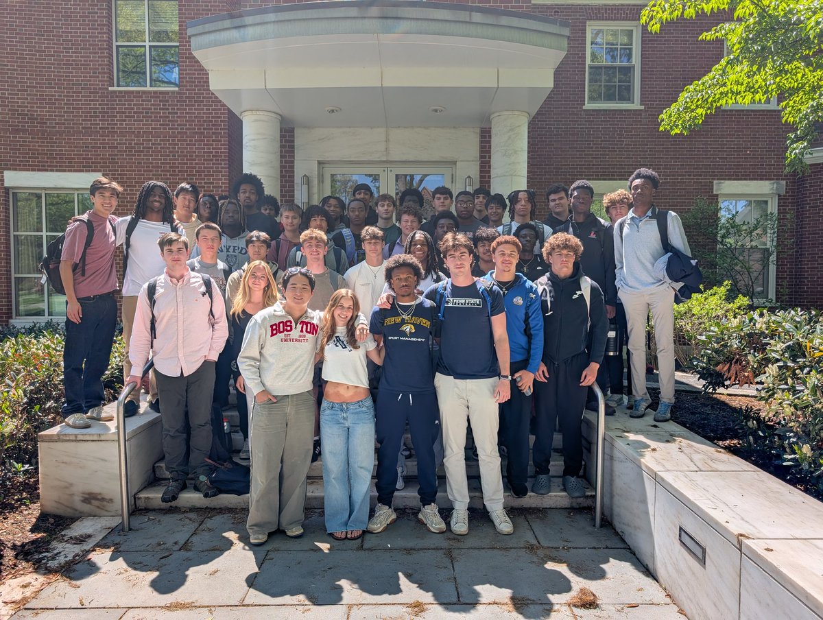 LvilleBigRedFB's tweet photo. Join us in celebrating the final group of seniors heading off to college! Congrats to Yushi (Boston U), Lily (Villanova), Corey (New Haven- Track), Matt (Penn State) and Michael (not pictured- McGill)! We are so proud of these guys, and we sure are going to miss them! #TCB ❤️ https://t.co/8ypbD4kAkJ
