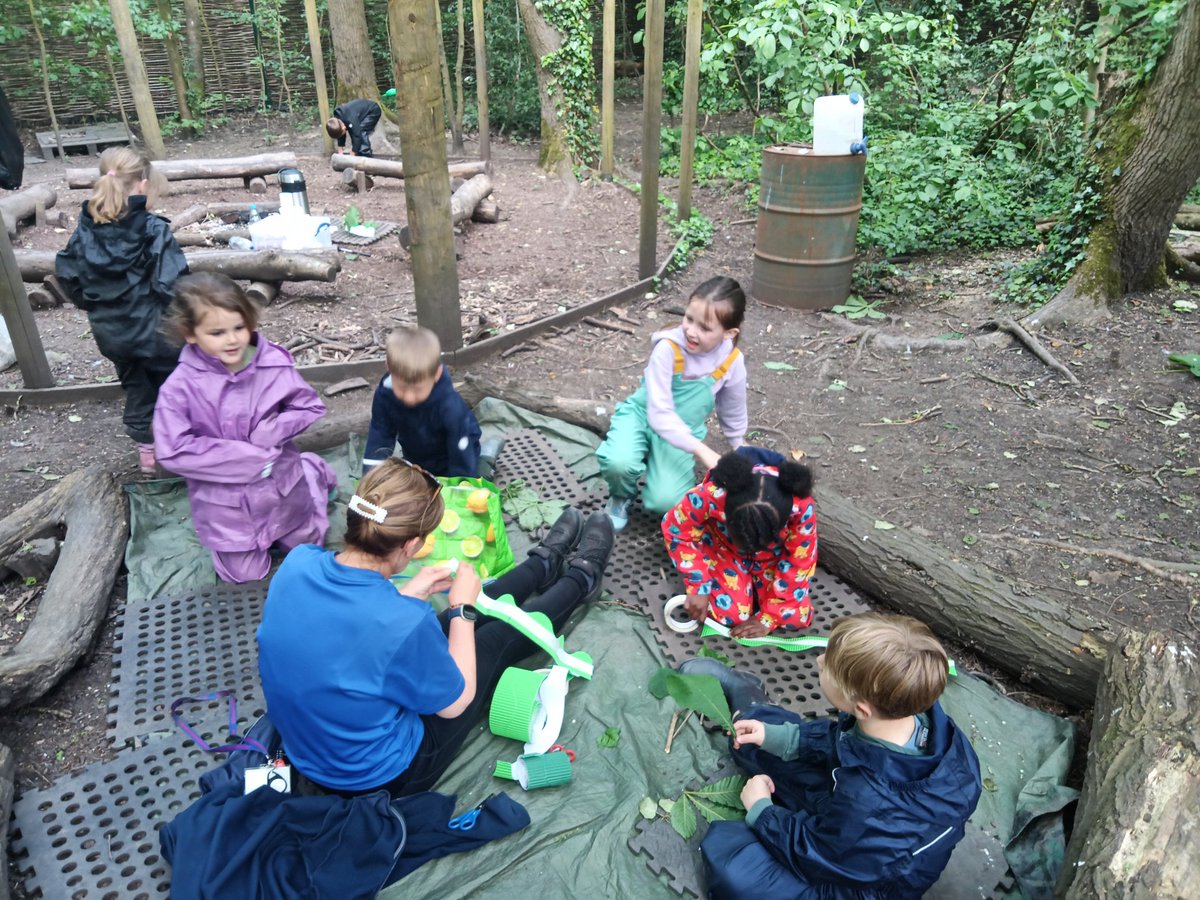 MissDSGC's tweet photo. Year 2 have enjoyed another great Forest school session today. They built some brilliant dens and made forest crowns! @MrGSGC https://t.co/jrnv3r7Uwl