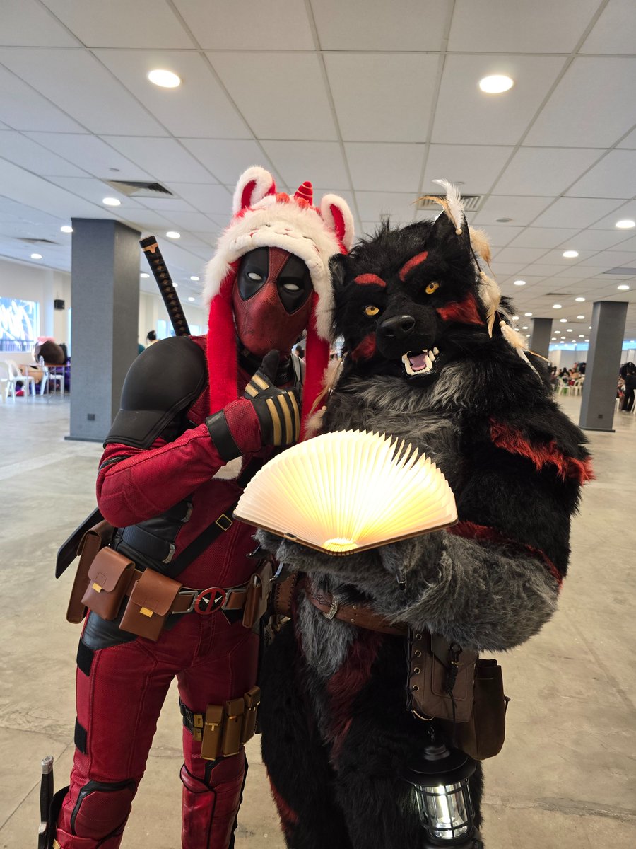 WulfricTaden's tweet photo. Deadpool at ChingaySG giving maximum fourth‑wall damage. 🤪
🧵: @Lycan_Work
📷: @ProtoCobol
#FursuitEveryday #Fursuit #PFACSG #Chingay #Chingaysg https://t.co/8ZAC1ddMXn