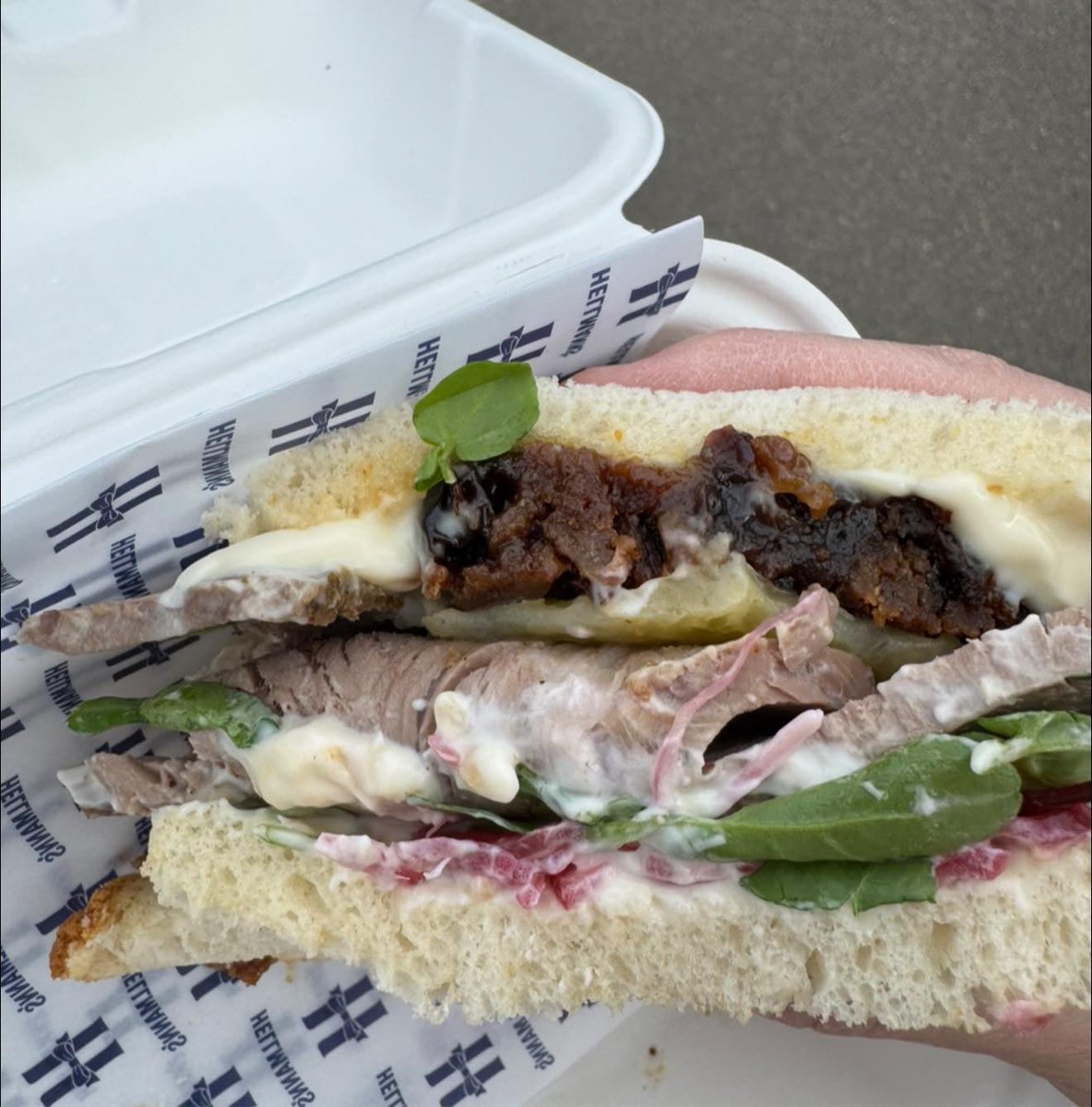 CommunityAd's tweet image. Roast beef, mayo and Christmas pudding in one sandwich?
That’s exactly what appeared in Sandwich as the historic “Original 1762 Sandwich” returned for a special one-day event 

communityad.co.uk/exclusives/the…

#Kent #Food #Sandwich #Foodie #History