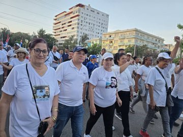 🩺✊Defender vidas también es defender la #Patria.📸⚕️Trabajadores de la #salud 🇨🇺desde la Tribuna Antimperialistade #LaHabana: el #1DeMayo es historia, tradición y lucha por la soberanía, clamor popular contra la guerra, por el derecho a vivir en #paz. #LaPatriaSeDefiende