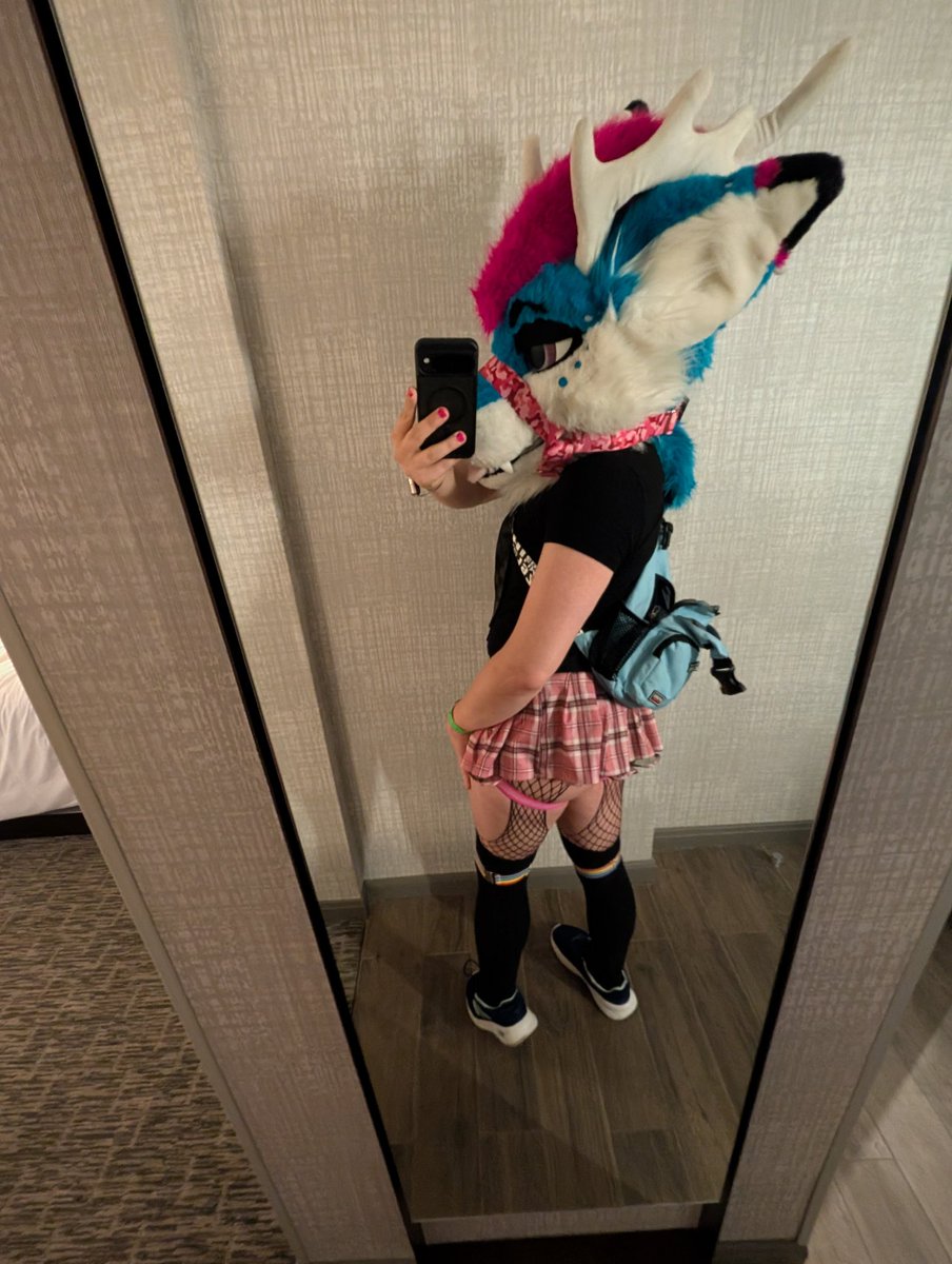 RalphDaDox's tweet photo. How to find me at fwa! Come say hey! It'll be a busy con but don't be afraid to come say hey <3 I never mind :p I'll tell you if I'm in a rush or need to go 

Do: 
Ask for hugs
Ask for photos 
Enjoy your con :3

Don't: 
Touch me without consent 
Be rude https://t.co/Z9NraRTKbg