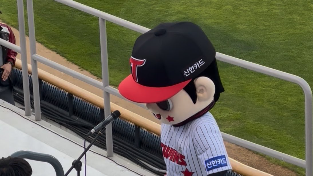 Lovehdmy's tweet photo. 직관다녀와씁니다 ദ്ദിᐢ ɞ̴̶̷  ̫ ᴗ̤ ᐢ₎ 
날씨정말좋앗다!!!!!!!!!!!!!!!!!!!!!!!!!!!!!👬⚾️☀️ https://t.co/8idUJOeL9U
