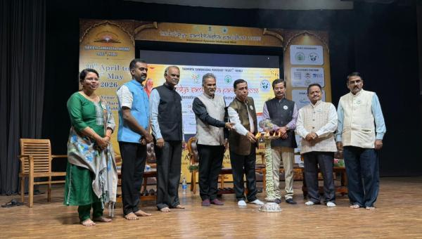 ETrinitymirror's tweet image. @ishafoundation #students take centre stage at #international #Ayurveda #conference #dignitaries #inaugurate @moayush @PMOIndia @narendramodi @mansukhmandviya #Hubballi #Shastreeyasamvada #foundation #principal
#professor #department
shorturl.at/mUFV1