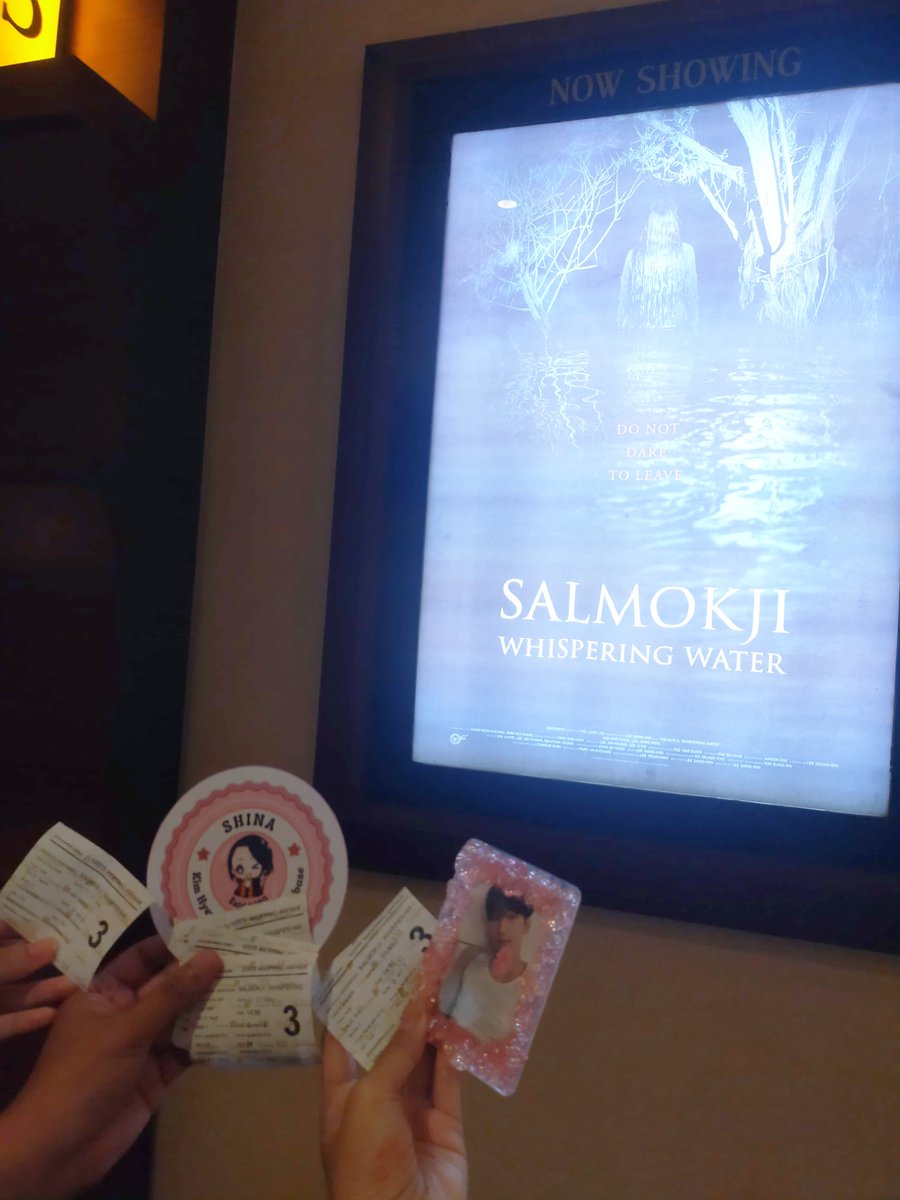 rrainstar's tweet photo. nonton #Salmokji hari ini!! thank you @starhyepingINA sudah diajak nonton bareng 🥹

buat aku, filmnya serem BANGET 😭 merinding sepanjang nonton, kayak diajak lari2 dan tahan napas. aku senggakberani itu buat lihat setannya tiap muncul (c)

#KimHyeyoon
#Salmokji_WhisperingWater https://t.co/8oA9p9sWu5