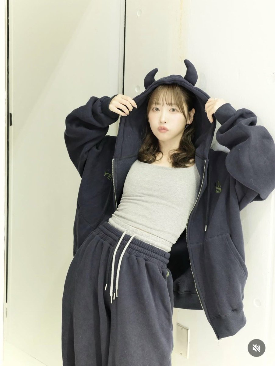 FRUITS ZIPPER 櫻井優衣ちゃん着用😈💚 YEGG Devil Hoodie Navy