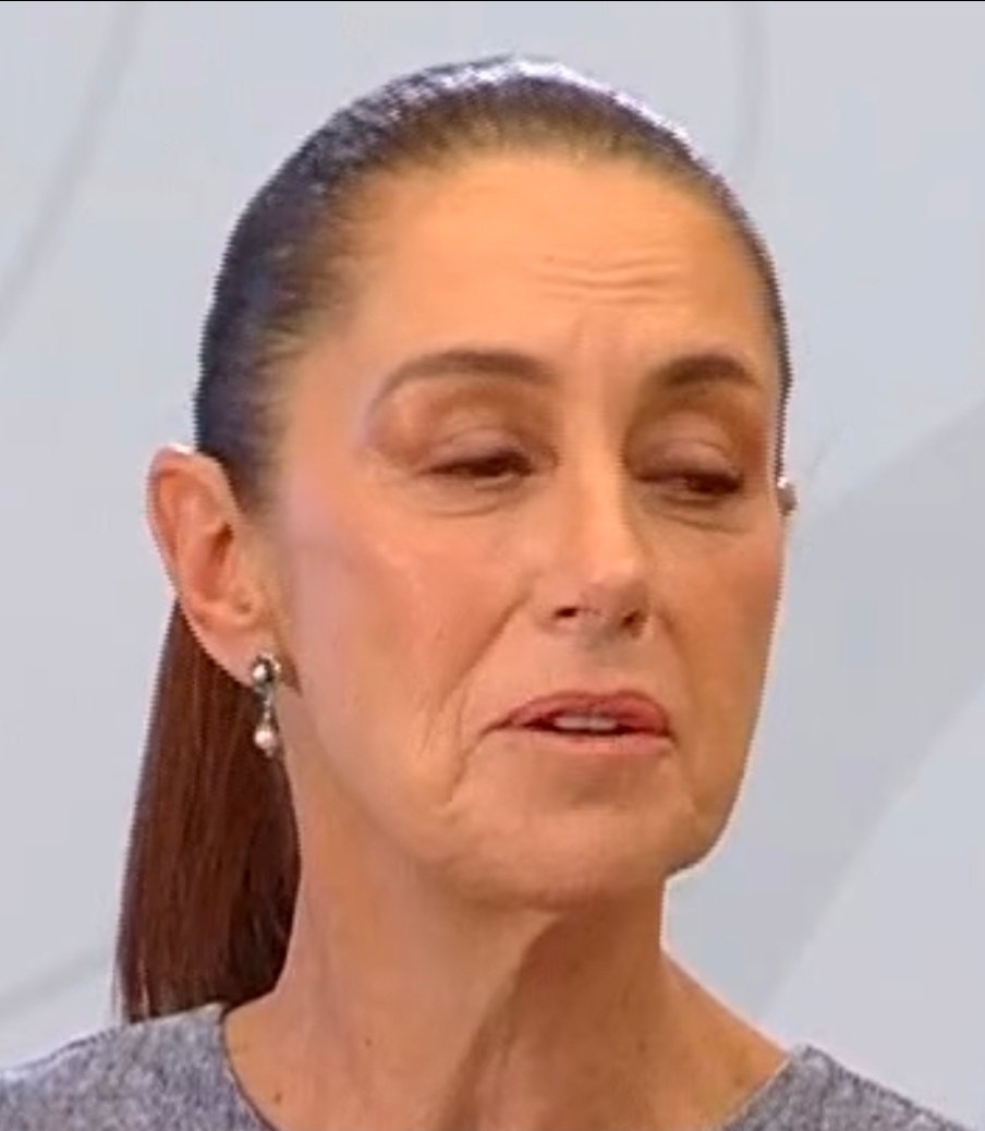 Miren...

Le estamos pagando a su maquillista con NUESTROS impuestos...
¡ más de 95 mil pesos mensuales !

Y todo para que nos salga con esta SHNGAD€RA.

👇