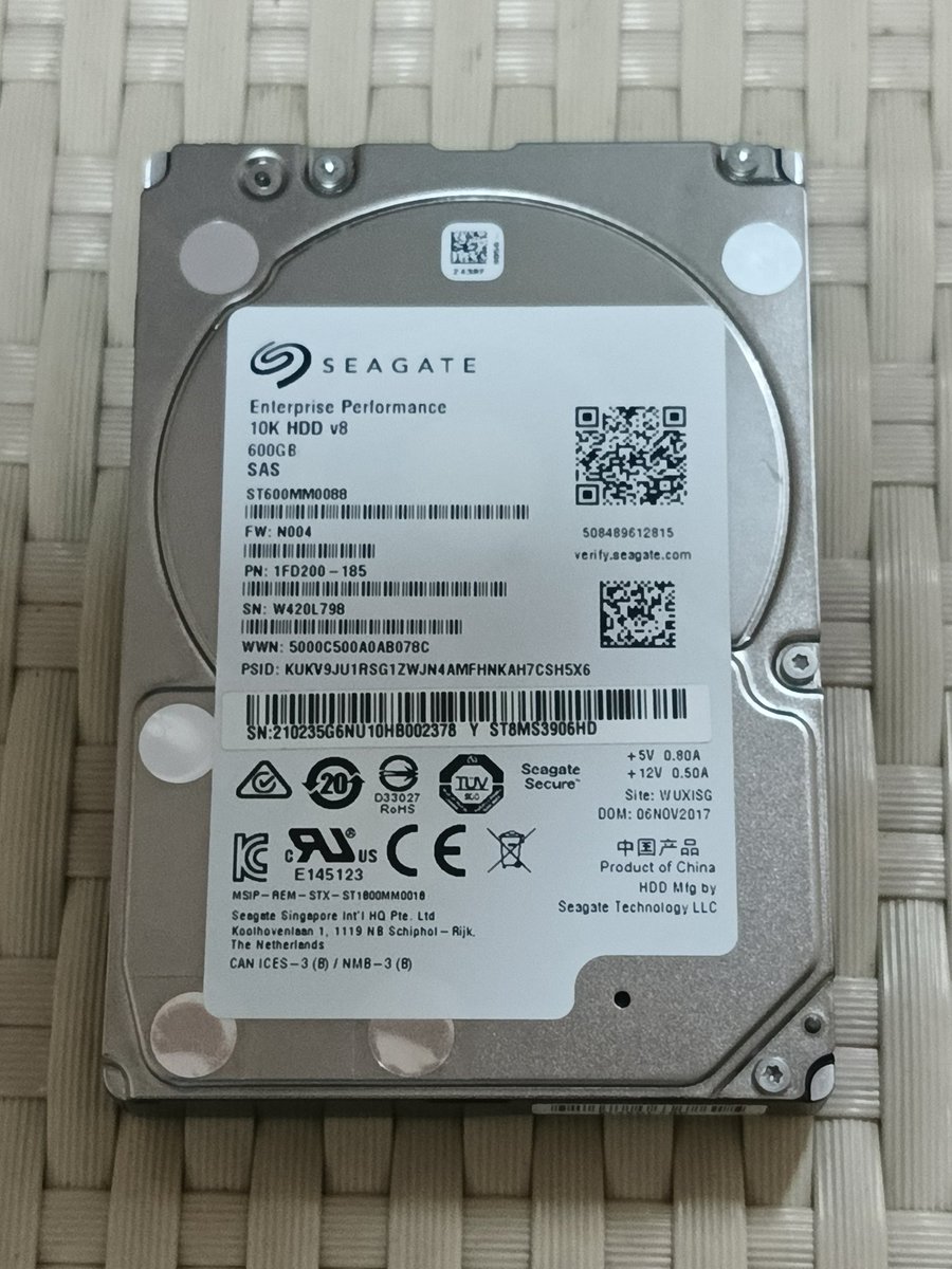 AbdulKo64044897's tweet image. WTS HDD Server 🔥
Seagate 600GB SAS 10K (ST600MM0088)
✔ Enterprise grade
✔ 12Gbps
✔ Cocok RAID / Server
Kondisi: Baru
DM untuk harga &amp;amp; detail 👍
#server #hdd #storage #datacenter