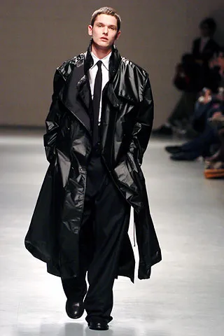 jakobguevara_'s tweet image. Raf Simons Fall Winter 2005! 📸🎭

#rafsimons #belgium #paris #runway #designer
