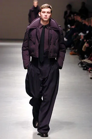 jakobguevara_'s tweet image. Raf Simons Fall Winter 2005! 📸🎭

#rafsimons #belgium #paris #runway #designer