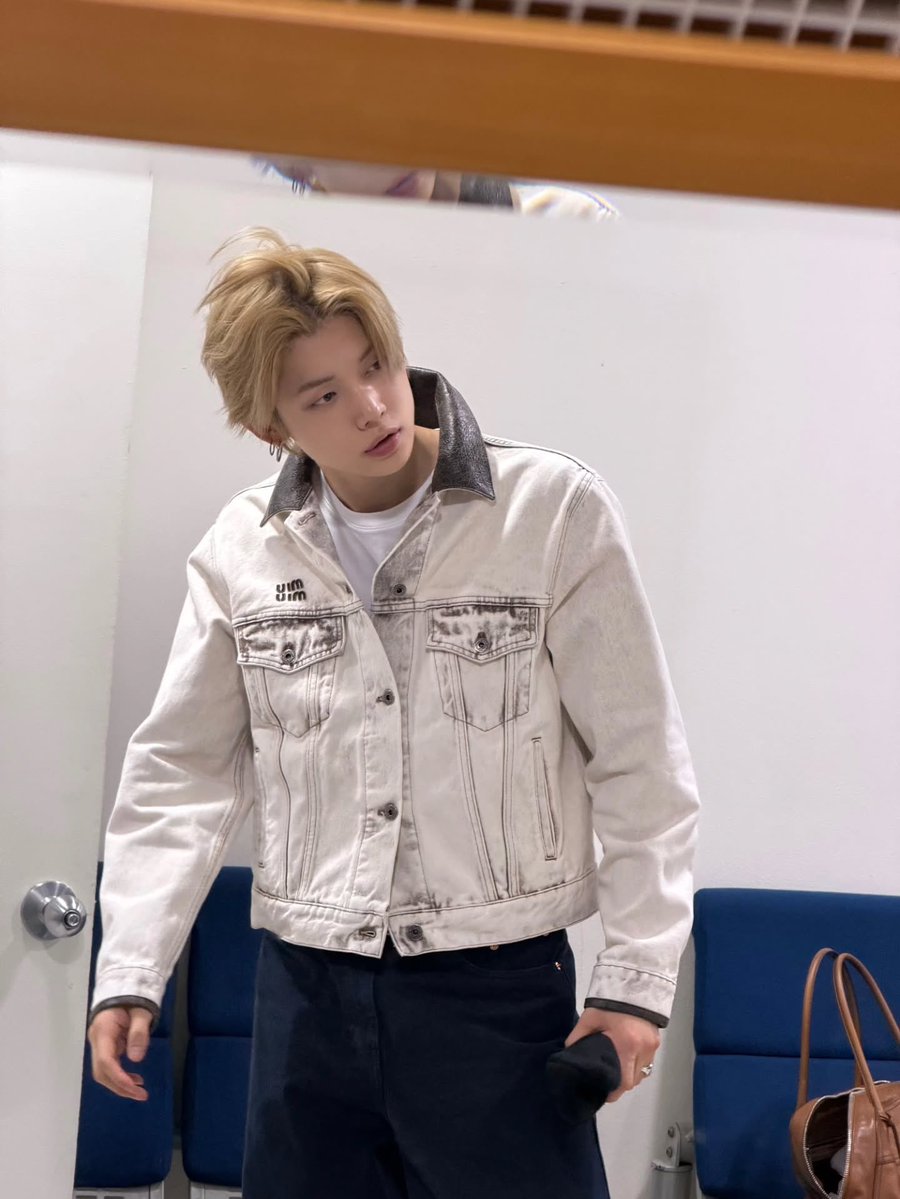 o yeonjun nasceu loiro e espero que ele saiba e aceite isso