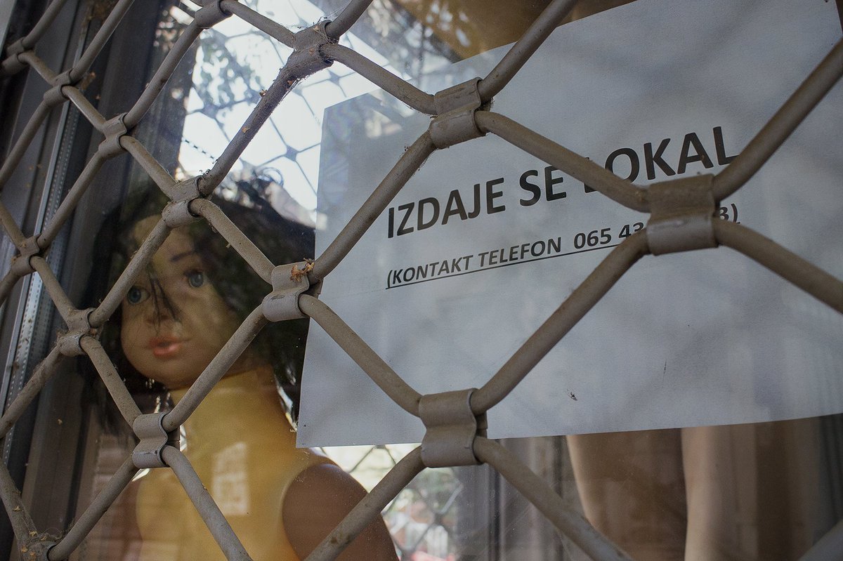 PhotoIvanM's tweet photo. 🌐Kosovska Mitrovica, Serbia.
Summer, 2025.

#documentaryphotography #editorialphotography #visualstorytelling #photomagazine #gallerysubmission #photocurator #documentaryarts #photoeditor #curatorial https://t.co/RbPxFu1qfP