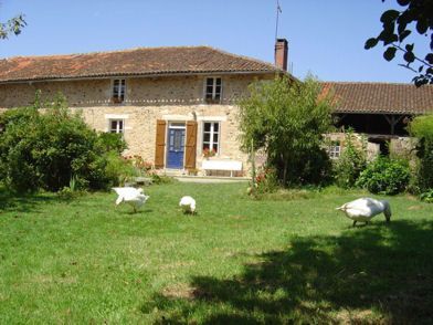 france_images's tweet image. Farmhouse Bed and Breakfast, Chambres d'hôte situated in the beautiful Limousin National Park   buff.ly/NsZSgW3

#France 🇫🇷 #travel #holiday