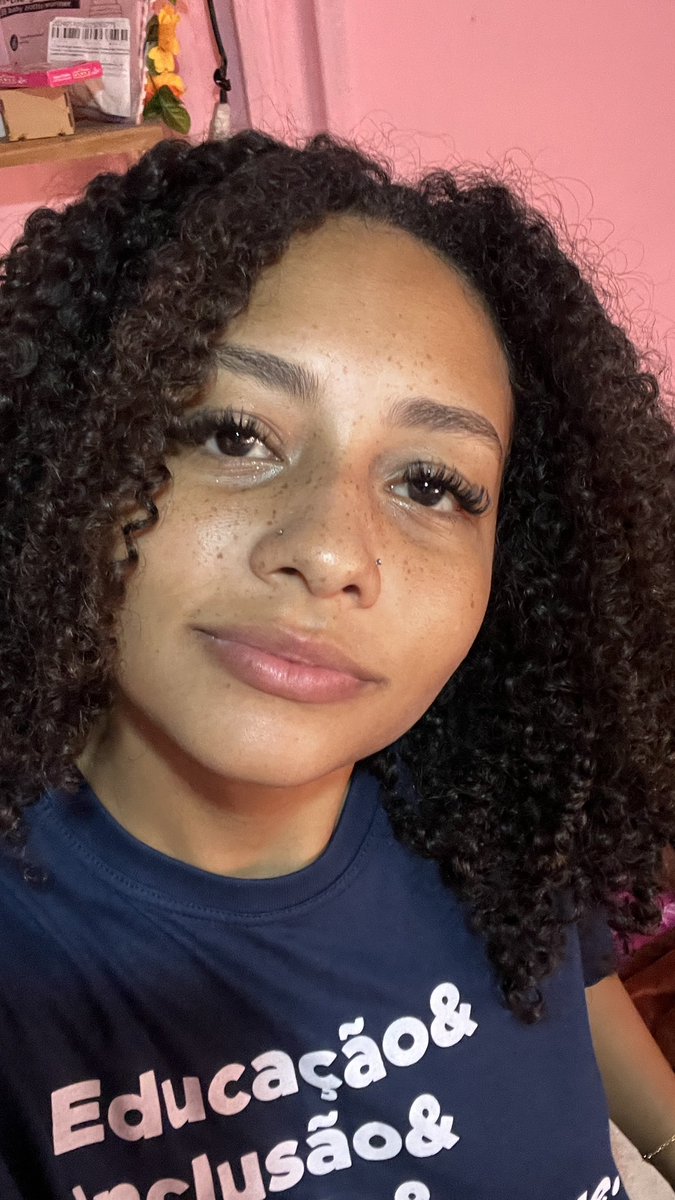 xul1a__'s tweet photo. ontem cheguei morta e lavei a cara da forma mais porca possível https://t.co/qFSIeFIbu5