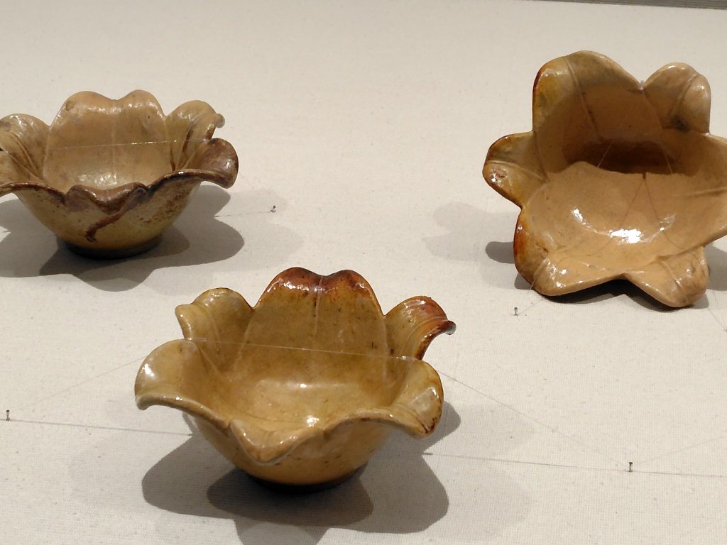 tyadonet's tweet photo. 続けて、丸の内・静嘉堂美術館『美を味わう 懐石のうつわと茶の湯』展 6/14(日)迄。 https://t.co/cUegNf9Hkr お茶事の流れと共に、用いられる様々な器が展示されていました。曜変天目茶碗以外は撮影可。個人的には向付の展示が���みで、充実した解説の図録も1,000円とお手頃でした。 https://t.co/2kaTB8YOyw