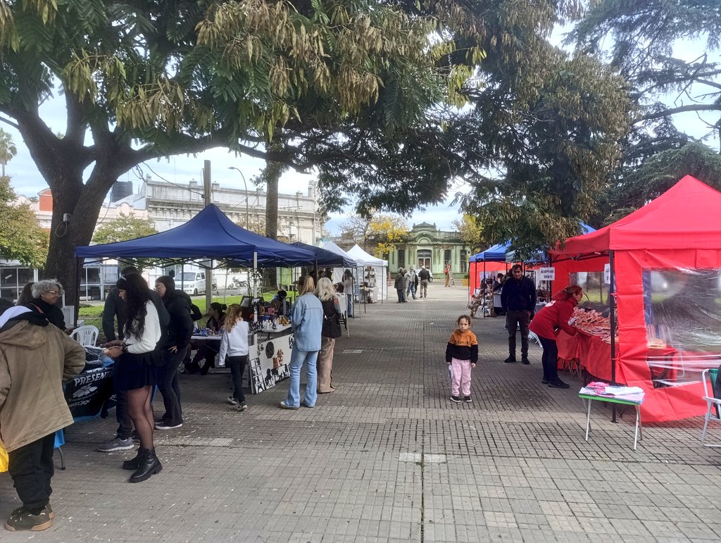 tvflorida's tweet photo. Acto del primero de mayo por el Día de los Trabajadores marcado por la presencia de una feria de artesanos locales y la actuación de Francisco Maldonado. https://t.co/r0LesuK1zs